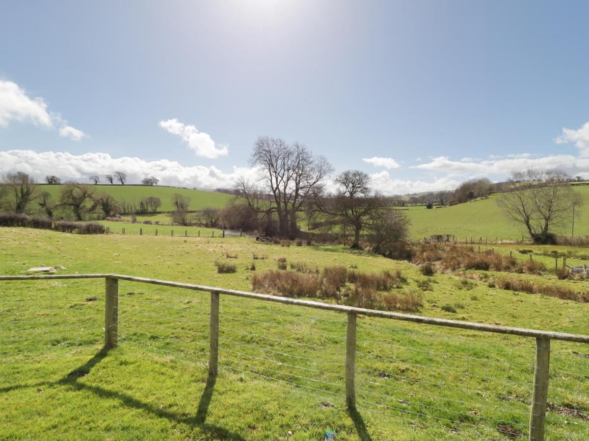 Tyddyn Isa Villa Denbigh Buitenkant foto